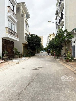 bán đất tđc giang biên việt hưng | đường ô tô tránh vỉa hè kinh doanh | 70m mt 5.85m | 21 tỷ