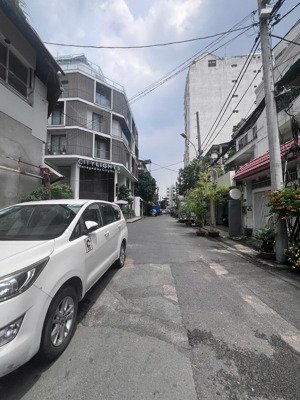 hxh 8m, hẻm 281 đường lê văn sỹ, thông ra đặng văn ngữ, dt 6x15m, trệt lửng 2 lầu, có 15 phòng