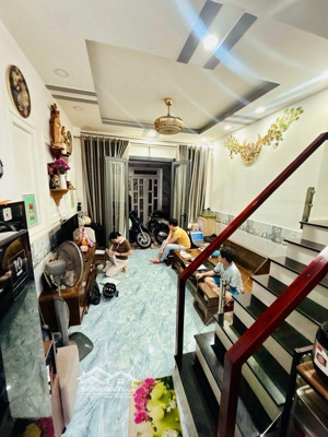 bán nhà quận 4 kèo thơm giá rẻ kdc hiện hữu, không lo giải tỏa 3 tầng giá nhỉnh 3 tỷ