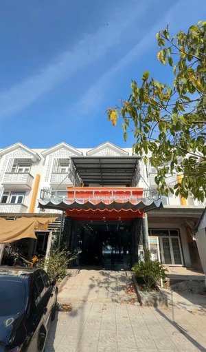 bán nhà phố mặt tiền tôn đức thắng trung tâm rạch giá - chỉ 5.x tỷ