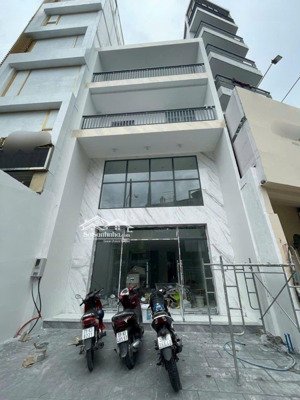 showroom mới thang máy 7x20m 4 tầng 83 trần huy liệu