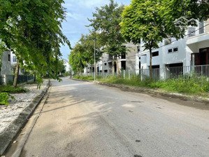 bán gấp biệt thự ngôi nhà mới, giá tốt nhất khu vực