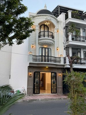 nhà đẹp mặt tiền kinh doanh đường số 13 rộng 20m kđt hà quang 2-phước hải-nha trang.giá chỉ 13.5 tỷ