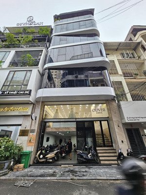 cho thuê văn phòng 61 hoàng cầu, đống đa. dt 40m2, cửa thoáng, thang máy, giá 8tr/th