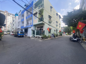 nhà cạnh sân gofl , 4 x 18 m 3pn 6 tỷ nhỉnh hẻm 8 m kinh doanh 2 căn ra mặt tiền