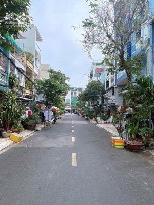 7 tỷ 85m2 , hẻm xe hơi , đường nguyễn thị thập q7,