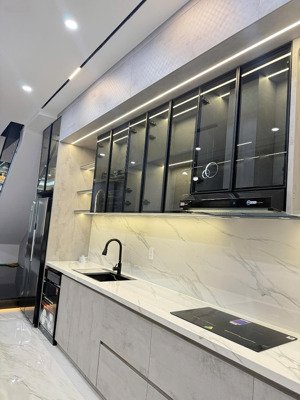 nhà phố thiết kế hiện đại - vào ở ngay