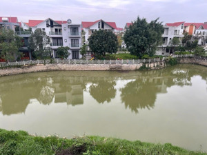 cần bán/mua bt đơn lập, view hồ tại ngôi nhà mới, quốc oai, giá tốt nhất