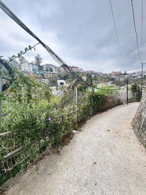 cần bán đất 962m2, 2 mặt tiền đường nhà chung, p. xuân hương - đà lạt