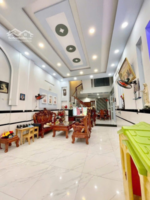 bán nhà hẻm kinh doanh 81 m2 3 tầng 6.9 tỷ hẻm 8 m gần sân bay