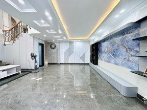 siêu phẩm ngang đẹp 7m - 4 tầng tân cổ điển - xe hơi vào nhà - ngay bờ tham lương, emart - 7.65 tỷ