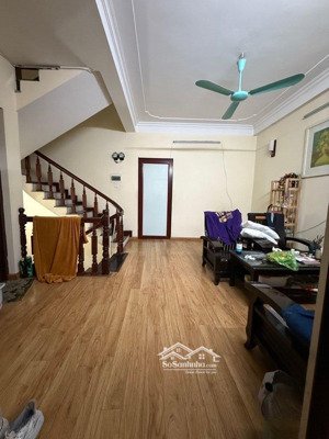 bán nhà cầu giấy 55m2, ô tô đỗ cửa kinh doanh, hơn 13 tỷ, 30m ra mặt phố, cải tạo được thang máy.