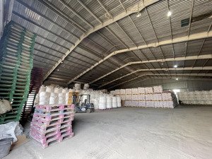 cho thuê kho ngay cổng khu công nghiệp sóng thần (dt: 500m2 đến 30.000m2)