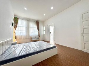 căn hộ 1pn mới 100% full nội thất ban công/cửa sổ gần đh y dược, ueh