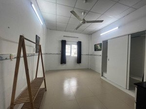 cho thuê căn hộ studio cửa sổ, full nt, thang máy, mặt tiền, được nuôi pet gần toà nhà viettel