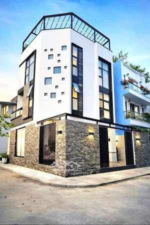 bán nhà mới đẹp góc 2 mặt tiền 8.5x9.5m, giá 8.39 tỷ, cách đường dương cát lợi chỉ 30m, sát quận 7