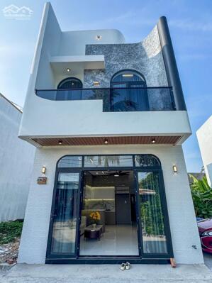 Nhà trệt lầu xây mới Full nội thất - 4 phòng ngủ - Gần Trường Đại Học Kỹ Thuật