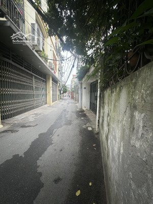 view hồ bồ đề - ngõ thông ô tô - giá siêu đầu tư phù hợp xây ở hoặc dòng tiền - giá trị tương lai