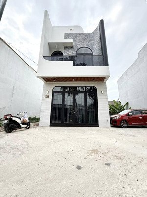 nhà mới xây full nội thất cao cấp - đường nguyễn văn cừ - cần thơ