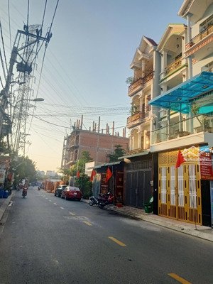 nhà bán 96 m2, chỉ 7 tỷ 4, hẻm xe hơi, gần đường lễ thì riêng, lh ngà nhà phố xem nhà trực tiếp.