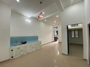 bán chung cư tầng trệt hùng vương 44,54m2 trung tâm đà lạt giá 2 tỷ350tr. liên hệ: 0987.23.2***