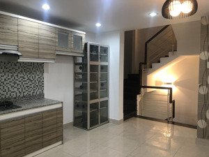 bán nhà góc 2 mặt tiền hẻm xe hơi. dt : 8,6m x 12m, nở hậu 12m. dt đất 140m. 2x tỷ