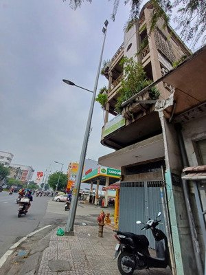 căn góc 2 mặt tiền kinh doanh đường hồng bàng, p1, q11. 5 tầng. 4,2m x 12m, nở hậu chữ l 5,7m.