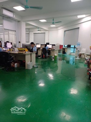 bán nhà xưởng làng nghề triều khúc tổng dt 1300m vuông thông sàn mỗi tầng 250m xây 5tầng thang máy.