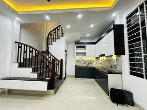 phường cự khối - long biên - nhà 5 tầng - ô tô đỗ cổng - chỉ 5tỷ98