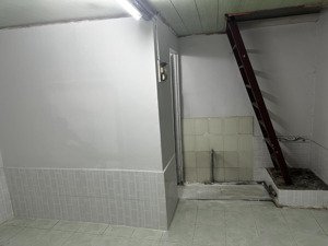 cho thuê nhà hẻm 8m, 320 trần bình trọng, quận 5
