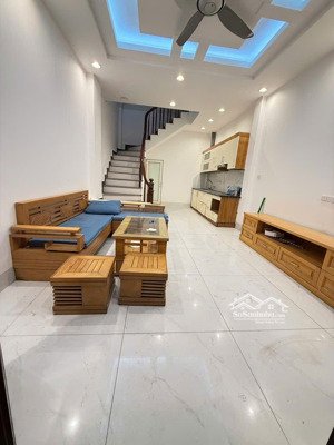 tân mai - hồ đền lừ - mặt ngõ thông - ba bước chân ra phố - 35m2 - 5 tầng - nhỉnh 8 đồng.