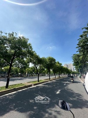 võ văn kiệt - quận 1 - nhà 2 tầng tiện xây mới - 3,7x10m - sổ vuông - gần mặt tiền - trước nhà 3,5m