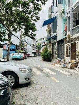 gần sân bay 3 tầng ngang 5m 72m2 chỉ 7,5 tỷ