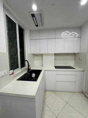 chị hoà gửi bán căn nhà ở trương định 40m2 4 tầng. nhà mới, chủ tự thiết kế. xây chắc chắn