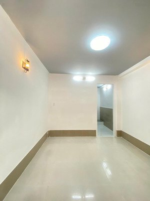 bán nhà mới đẹp hẻm 4m đường trần phú, quận 5. giá chỉ : 5.x tỷ