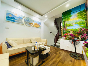 bán nhà 5 tầng - đầy đủ nội thất -dt35m2 -mặt tiền rộng - gần ô tô -ngõ thông tứ phía -2 mặt thoáng