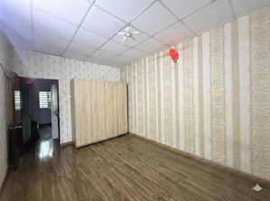 giáp khu ẩm thực phan xích long - 3 tầng 2 pn, dt công nhận đủ 30m2 giá chỉ 4.x tỷ