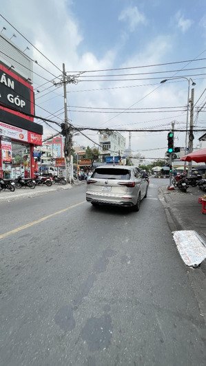 bán nhà mặt tiền kinh doanh sầm uất. đường bình trị đông. ( tên lửa nối dài). 4mx30m