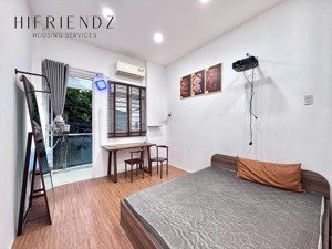 căn hộ dịch vụ ban công đầy đủ tiện nghi - thang máy - sát quận 5