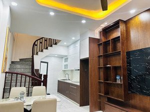 phường cự khối - long biên - nhà 5 tầng - full nội thất - ô tô đỗ cổng ngày đêm - chỉ 6,7 tỷ