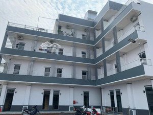 bán tòa chdv 84p mt sông ông nhiêu - lã xuân oai q9, dt 40x80m kc 4 tầng, hđt 250tr/th giá 79 tỷ