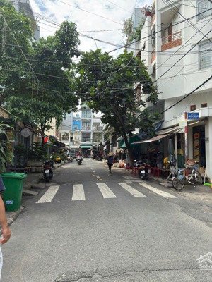 bán nhà 3 tầng đường 10m kinh doanh đông đúc đường lê thận phường hiệp tân quận tân phú
