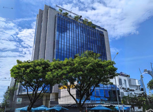 hàng hiếm đường duy tân sát cổng vào sân bay quốc tế đà nẵng