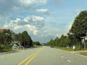 gấp gấp cần bán lô bến cát nằm ngay mặt tiền na5 thuận tiện kinh doanh 150m2