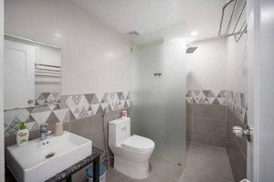 cho thuê ch-dv.chuẩn 4 sao,ưu tiên cho nước ngoài, 183/ bến văn đồn p6. q 4. dt70m2. 1pn. 1wc.