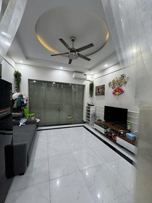 nhà yên xá tân triều 5 tầng 33m2 full nội thất, gần đường oto gần viện k tân triều 6.7 tỷ