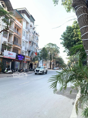 bán nhà phân lô -vỉa hè-ô tô tránh 100m ra mặt phố chiến thắng-4t-dt 35m2 chỉ 14 ty lh 