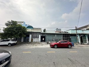 cần bán căn nhà thành phố mới 8x20 nhà cấp 4, gần trung tâm thành phố mới, tách được 2 nền