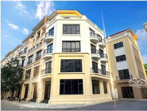 góc san hô 16 tỷ rẻ nhất thị trường. dtxd lớn: 400m2 cực kỳ rộng. đỗ 3-4 oto trước nhà mua là thắng