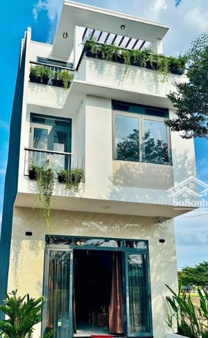 chủ cần tiền gấp, cắt lỗ 300 triệu, bán nhà tổng 104m2 giá 3tỷ1 gần khu dân cư